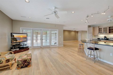 House in Pembroke Pines, Florida 3 bedrooms, 237.37 sq.m. № 1790961 - photo 25