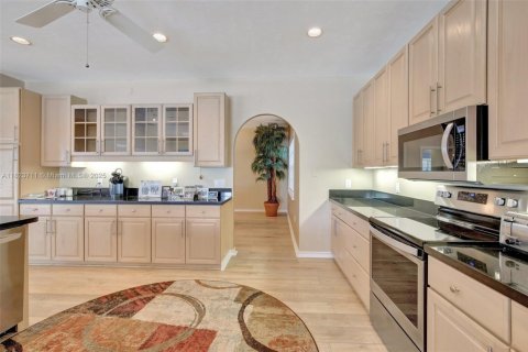 House in Pembroke Pines, Florida 3 bedrooms, 237.37 sq.m. № 1790961 - photo 21