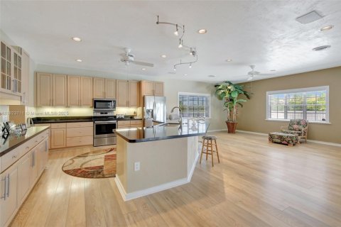 House in Pembroke Pines, Florida 3 bedrooms, 237.37 sq.m. № 1790961 - photo 19