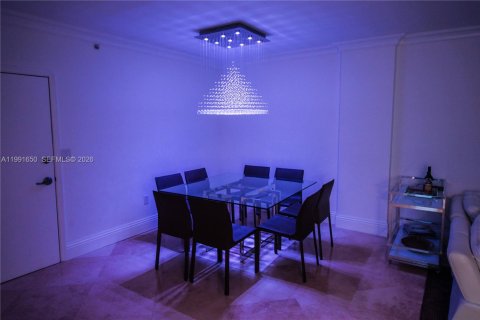 Купить кондоминиум в Бэл-Харбор, Флорида 2 спальни, 98.1м2, № 2052517 - фото 19