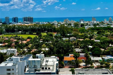 Condo in Miami Beach, Florida, 2 bedrooms № 1989717 - photo 7