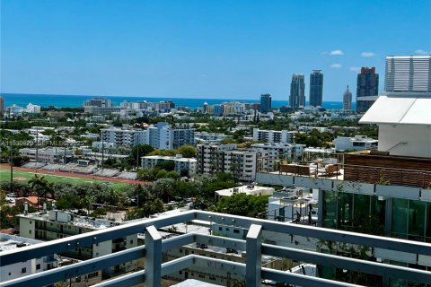 Condo in Miami Beach, Florida, 2 bedrooms № 1989717 - photo 8