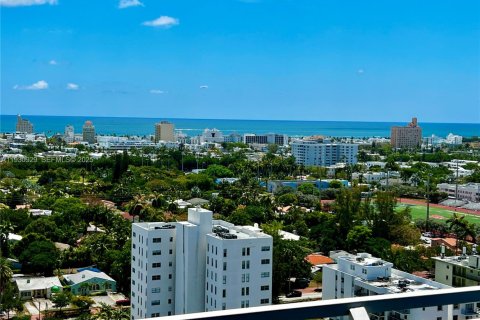 Condo in Miami Beach, Florida, 2 bedrooms № 1989717 - photo 6