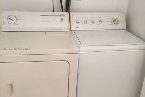 Снять в аренду таунхаус в Катлер-Бей, Флорида 3 спальни, 135.45м2, № 2085247 - фото 8