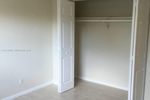 Снять в аренду таунхаус в Катлер-Бей, Флорида 3 спальни, 135.45м2, № 2085247 - фото 11