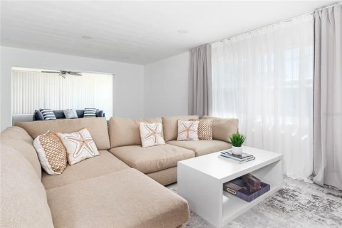 House in Cape Canaveral, Florida 3 bedrooms, 140.75 sq.m. № 1137747 - photo 23