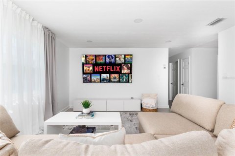 House in Cape Canaveral, Florida 3 bedrooms, 140.75 sq.m. № 1137747 - photo 22