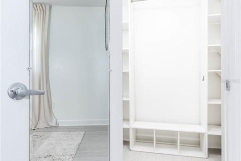 House in Cape Canaveral, Florida 3 bedrooms, 140.75 sq.m. № 1137747 - photo 7