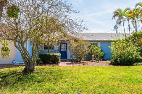 House in Cape Canaveral, Florida 3 bedrooms, 140.75 sq.m. № 1137747 - photo 3