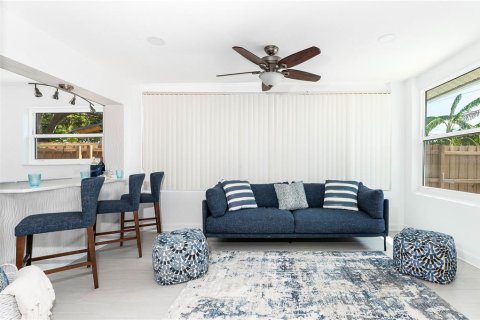 House in Cape Canaveral, Florida 3 bedrooms, 140.75 sq.m. № 1137747 - photo 20