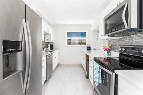 House in Cape Canaveral, Florida 3 bedrooms, 140.75 sq.m. № 1137747 - photo 9