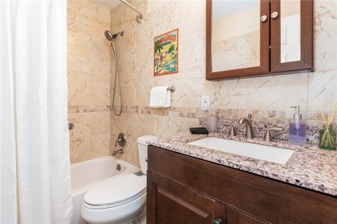 House in Cape Canaveral, Florida 3 bedrooms, 140.75 sq.m. № 1137747 - photo 16