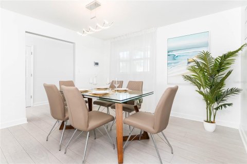 House in Cape Canaveral, Florida 3 bedrooms, 140.75 sq.m. № 1137747 - photo 18