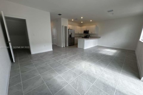 Снять в аренду таунхаус в Хомстед, Флорида 4 спальни, 162.21м2, № 1983969 - фото 10