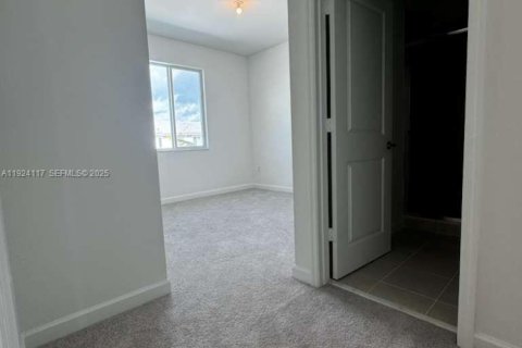 Снять в аренду таунхаус в Хомстед, Флорида 4 спальни, 162.21м2, № 1983969 - фото 28