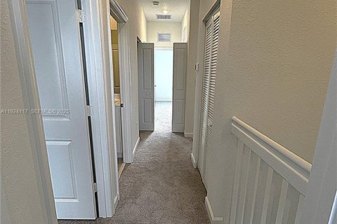 Снять в аренду таунхаус в Хомстед, Флорида 4 спальни, 162.21м2, № 1983969 - фото 13