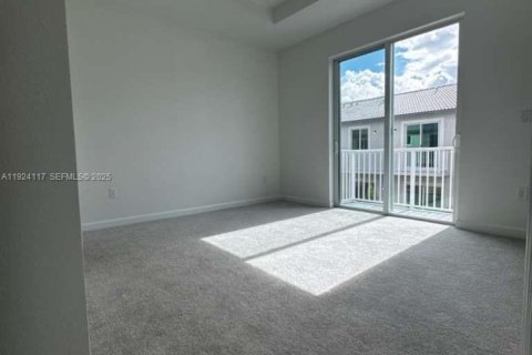 Снять в аренду таунхаус в Хомстед, Флорида 4 спальни, 162.21м2, № 1983969 - фото 15