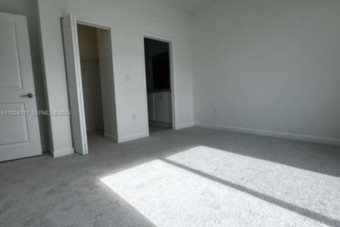 Снять в аренду таунхаус в Хомстед, Флорида 4 спальни, 162.21м2, № 1983969 - фото 17