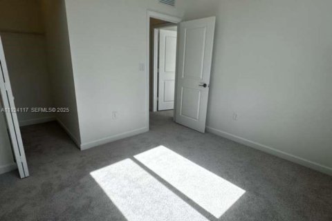 Снять в аренду таунхаус в Хомстед, Флорида 4 спальни, 162.21м2, № 1983969 - фото 23