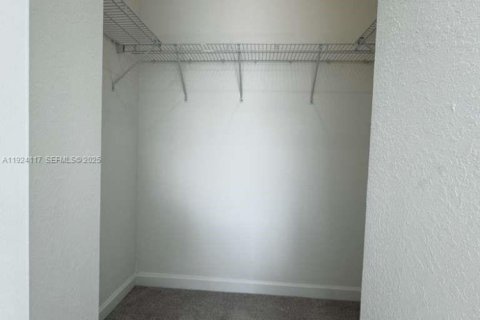 Снять в аренду таунхаус в Хомстед, Флорида 4 спальни, 162.21м2, № 1983969 - фото 18