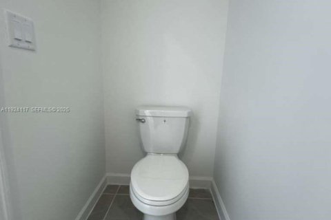 Снять в аренду таунхаус в Хомстед, Флорида 4 спальни, 162.21м2, № 1983969 - фото 5