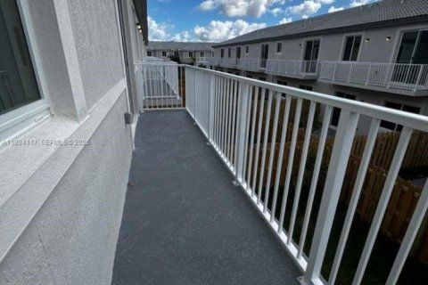 Снять в аренду таунхаус в Хомстед, Флорида 4 спальни, 162.21м2, № 1983969 - фото 22