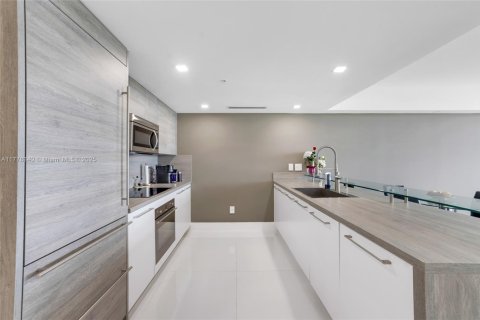 Condo in Sunny Isles Beach, Florida, 2 bedrooms  № 1623567 - photo 13