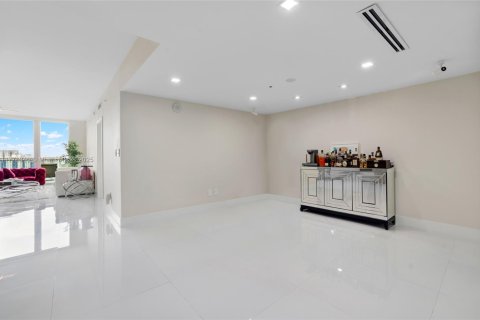 Condo in Sunny Isles Beach, Florida, 2 bedrooms  № 1623567 - photo 7