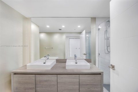 Condo in Sunny Isles Beach, Florida, 2 bedrooms  № 1623567 - photo 11