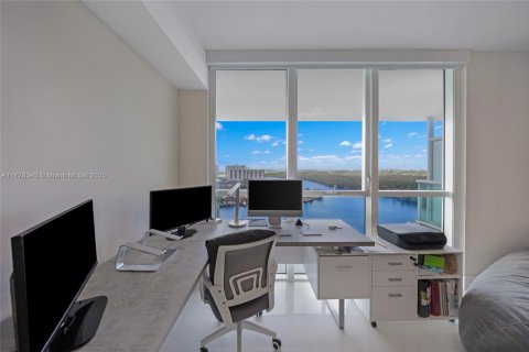 Condo in Sunny Isles Beach, Florida, 2 bedrooms  № 1623567 - photo 22