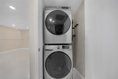 Condo in Sunny Isles Beach, Florida, 2 bedrooms  № 1623567 - photo 9