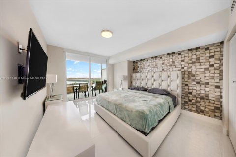 Condo in Sunny Isles Beach, Florida, 2 bedrooms  № 1623567 - photo 16
