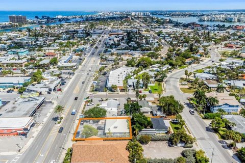 Immobilier commercial à vendre à Saint Pete Beach, Floride: 206.24 m2 № 2130021 - photo 4