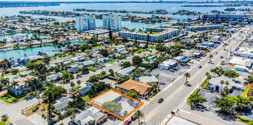 Immobilier commercial à Saint Pete Beach, Floride 206.24 m2 № 2130021
