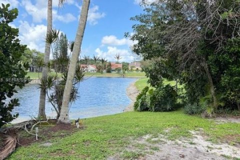 Villa ou maison à louer à Parkland, Floride: 3 chambres, 171.13 m2 № 2086265 - photo 3