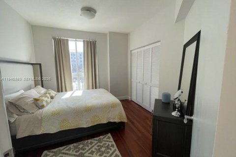 Condo in Miami, Florida, 2 bedrooms  № 1998045 - photo 10