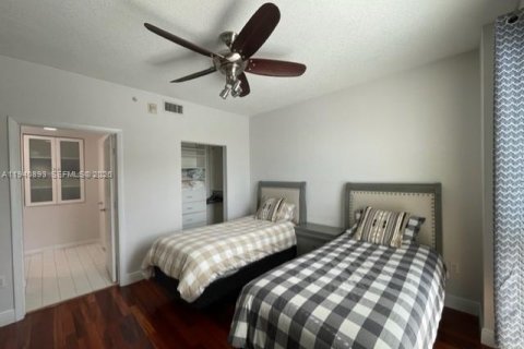 Condo in Miami, Florida, 2 bedrooms  № 1998045 - photo 9