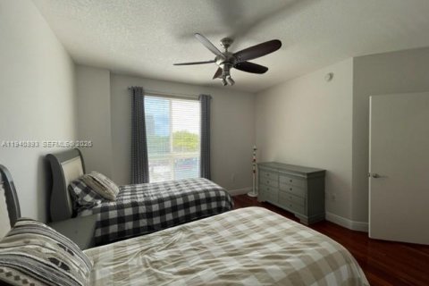 Condo in Miami, Florida, 2 bedrooms  № 1998045 - photo 11