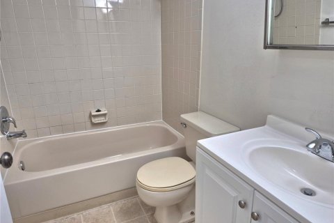 Condominio en alquiler en Palm Harbor, Florida, 2 dormitorios, 83.61 m2 № 2275714 - foto 18