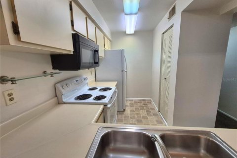 Condominio en alquiler en Palm Harbor, Florida, 2 dormitorios, 83.61 m2 № 2275714 - foto 8