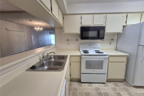 Condominio en alquiler en Palm Harbor, Florida, 2 dormitorios, 83.61 m2 № 2275714 - foto 9