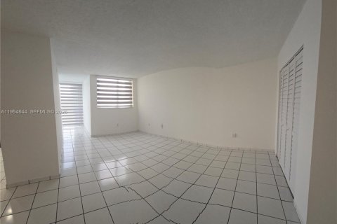 Copropriété à louer à Miami, Floride: 3 chambres, 117.61 m2 № 2008410 - photo 5