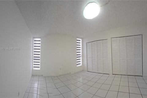 Copropriété à louer à Miami, Floride: 3 chambres, 117.61 m2 № 2008410 - photo 12