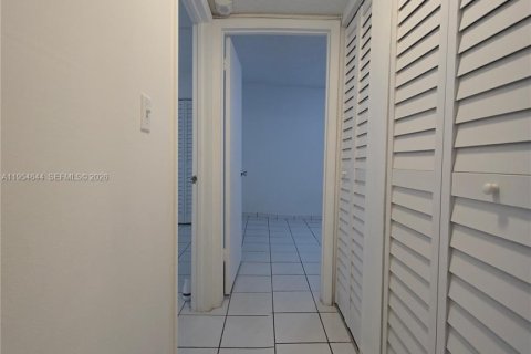 Copropriété à louer à Miami, Floride: 3 chambres, 117.61 m2 № 2008410 - photo 11