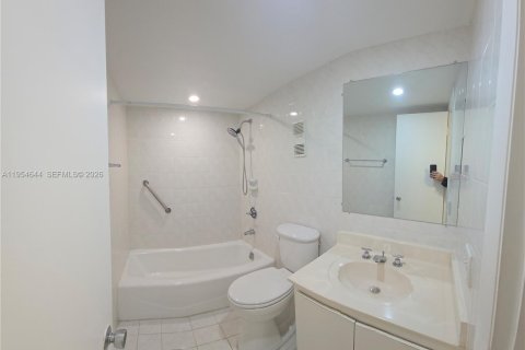Copropriété à louer à Miami, Floride: 3 chambres, 117.61 m2 № 2008410 - photo 8