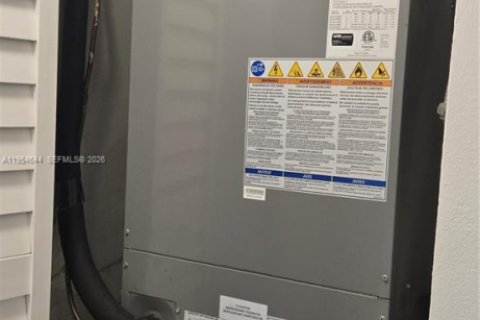 Copropriété à louer à Miami, Floride: 3 chambres, 117.61 m2 № 2008410 - photo 14