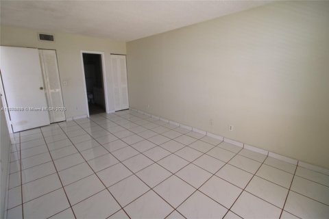 Condo in North Miami, Florida, 1 bedroom № 1954184 - photo 5
