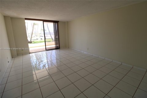 Condo in North Miami, Florida, 1 bedroom № 1954184 - photo 4