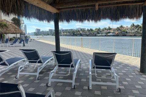 Condominio en alquiler en Hollywood, Florida, 2 dormitorios, 119.57 m2 № 1896262 - foto 9