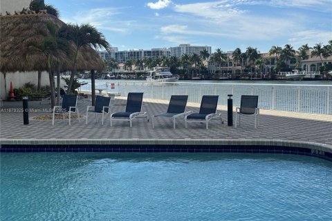 Condominio en alquiler en Hollywood, Florida, 2 dormitorios, 119.57 m2 № 1896262 - foto 11